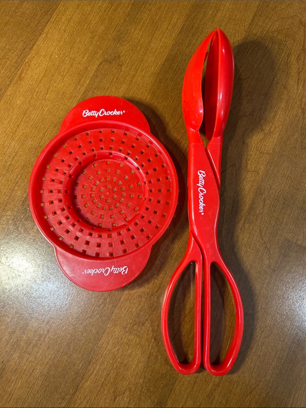 Betty Crocker Red Plastic Tongs and Strainer Set